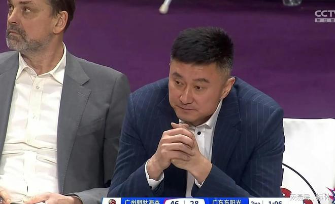被吹踢球广州吃亏1次杜锋抗议郭楠改判龙8游戏网址3次争议判罚！老莫抢断(图3)
