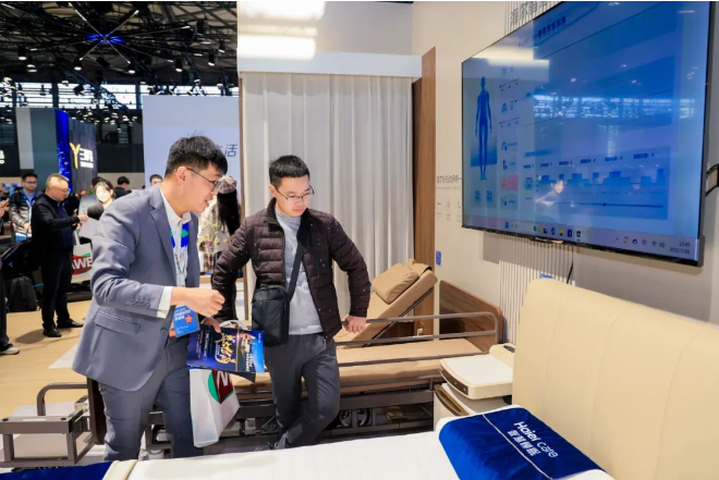 洞察（上）：科技在左生活在右【摄氏零度】AWE2025(图5)