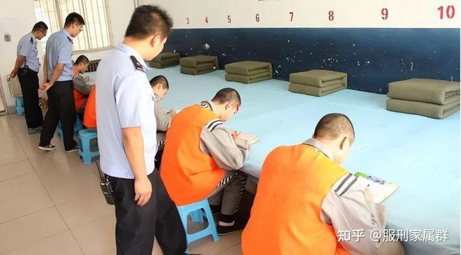 开监禁生活的真实面貌看守所的“住”：揭